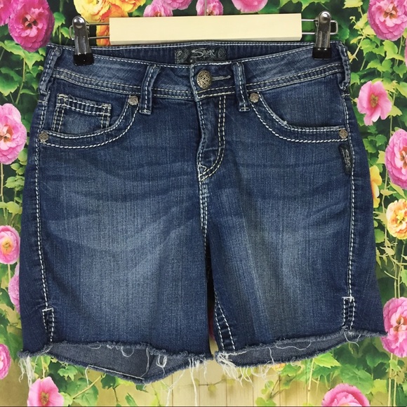 Silver Jeans Pants - 🦋 Silver Natauki Short Jean Shorts Size W26